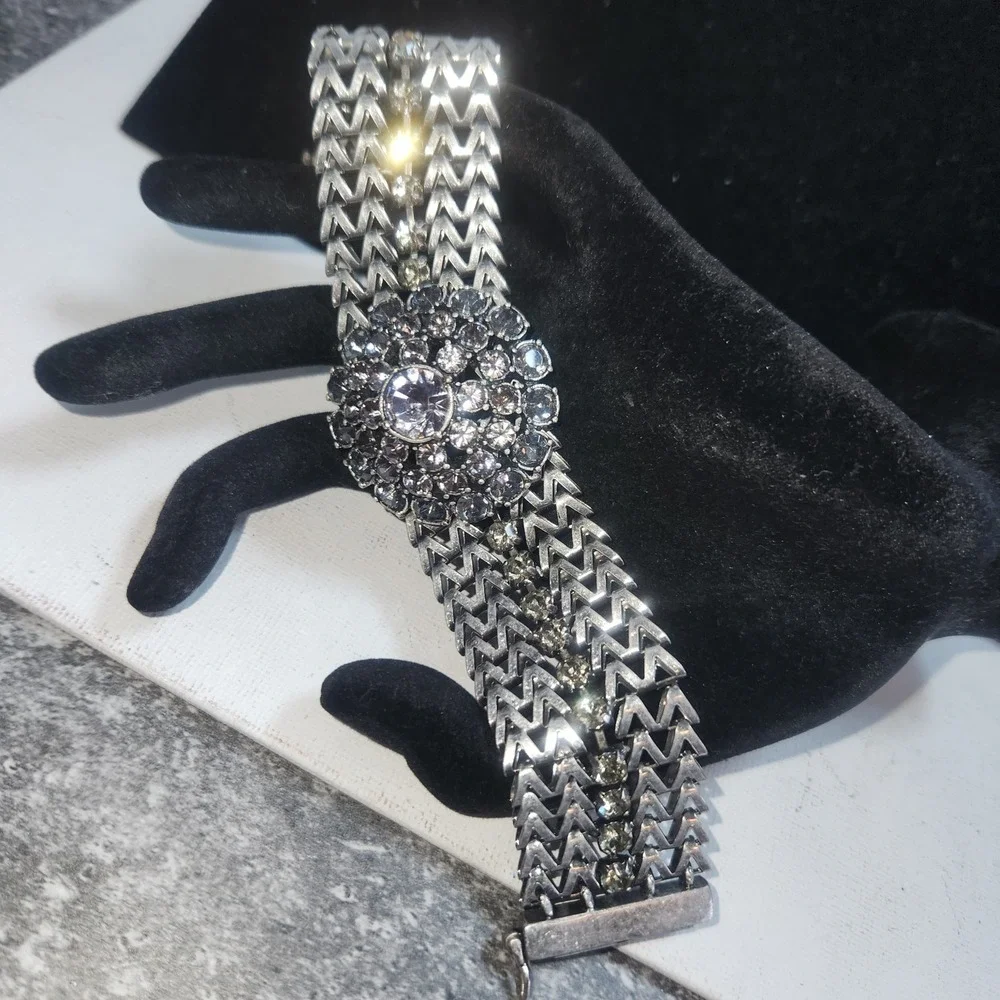 Vintage Silver Tone Chevron‎ Mesh Rhinestone Floral Medallion Statement Bracelet